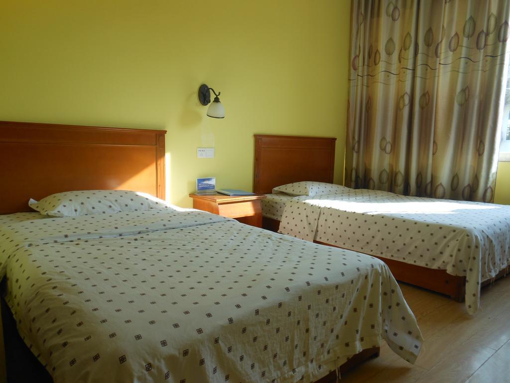Yangshuo Travellers Land Youth Hostel Extérieur photo