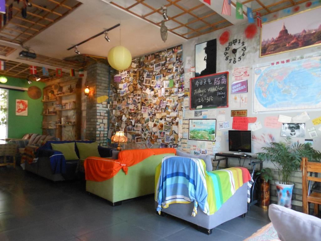 Yangshuo Travellers Land Youth Hostel Extérieur photo