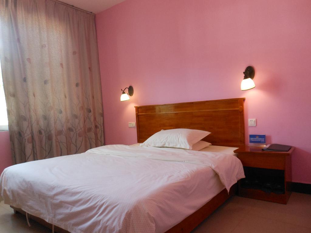 Yangshuo Travellers Land Youth Hostel Extérieur photo
