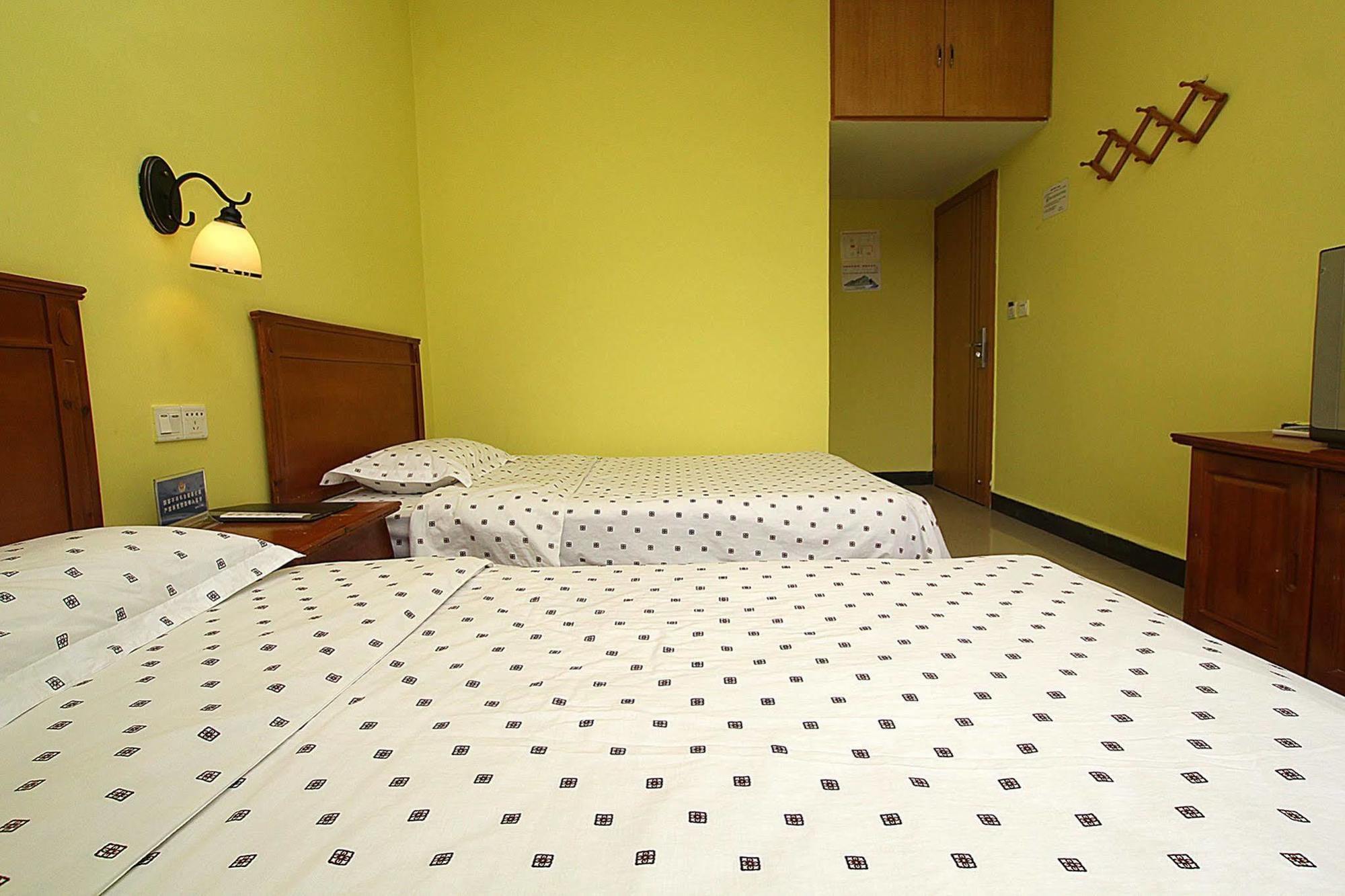 Yangshuo Travellers Land Youth Hostel Extérieur photo
